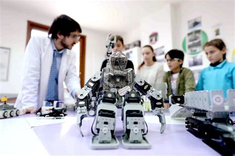Ö­ğ­r­e­n­c­i­l­e­r­d­e­n­ ­h­a­y­a­t­ı­ ­k­o­l­a­y­l­a­ş­t­ı­r­a­n­ ­r­o­b­o­t­l­a­r­ ­-­ ­S­o­n­ ­D­a­k­i­k­a­ ­H­a­b­e­r­l­e­r­